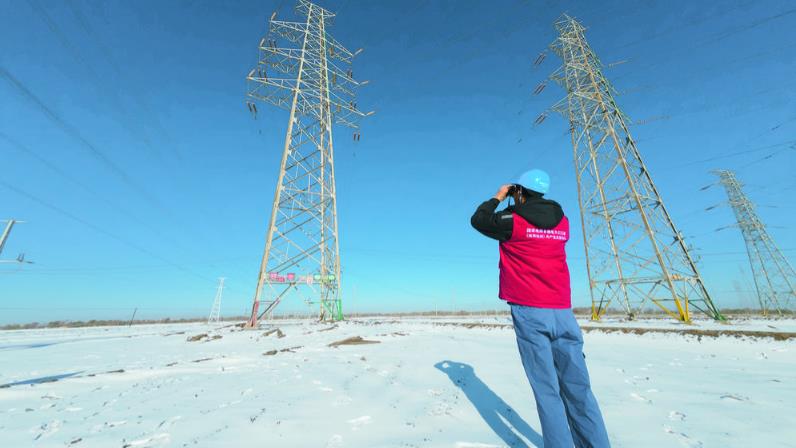 踏雪巡線保萬家燈火