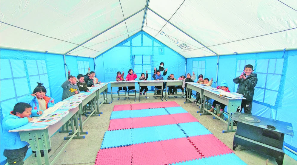 【眾志成城 抗震救災】循化:首個寒假“帳篷課堂”開課