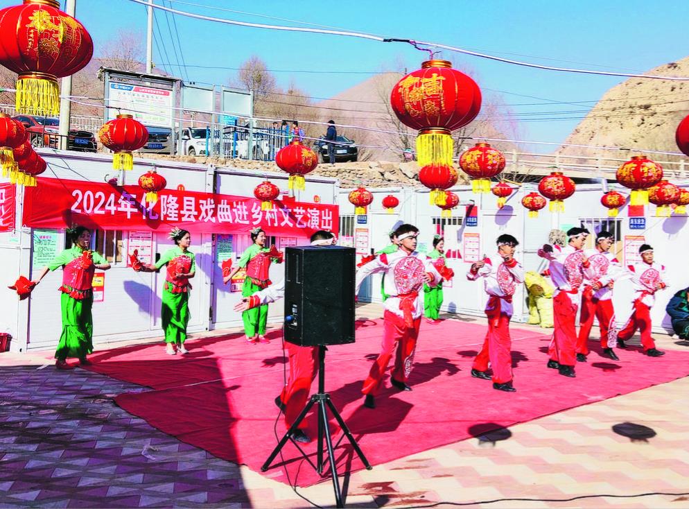 海東化隆:集中安置點(diǎn)里年味足