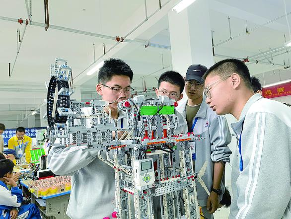 西寧市中小學生機器人競賽拉開戰幕