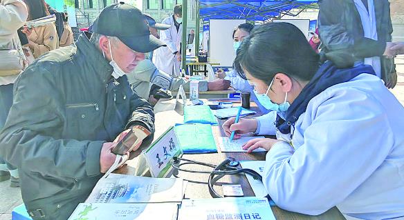 青海省第36個愛國衛生月現場宣傳活動舉行