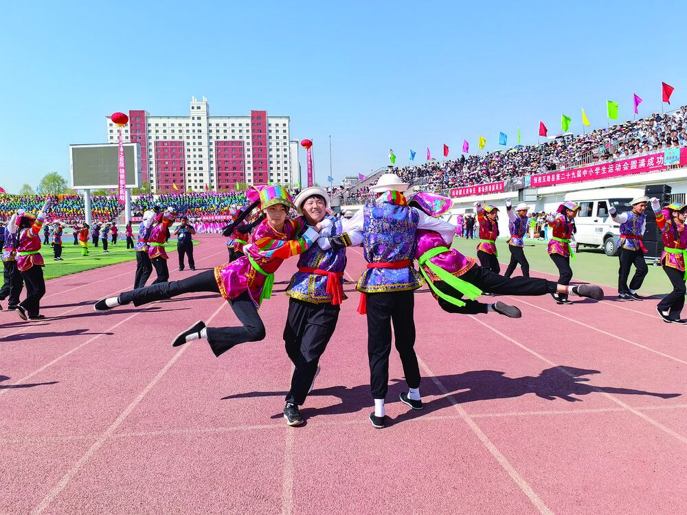 青海互助:舉行“千人共舞踏青春”安昭非遺傳承展演