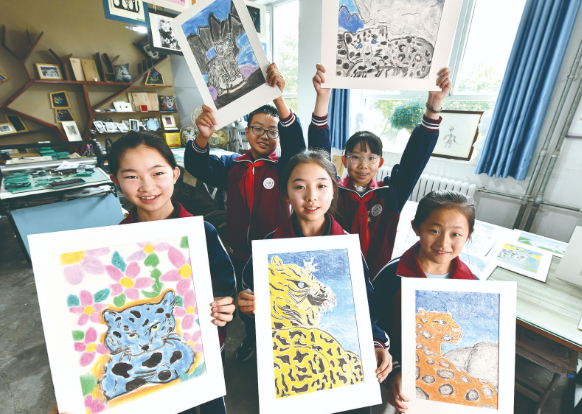 雪豹版畫顯魅力 文化教育情懷溢