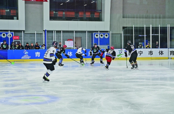 青海省第三屆冰雪運動會(冰球項目)比賽火熱開賽