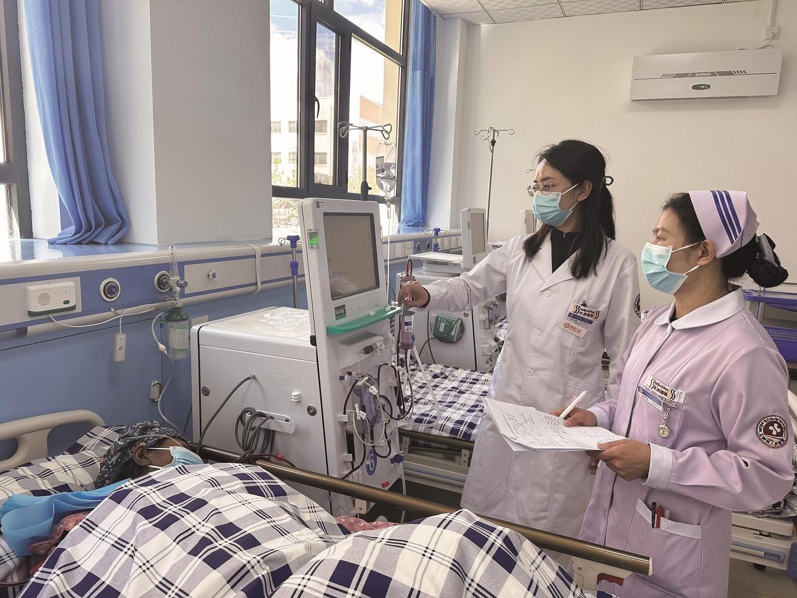 ������һ���ˡ������t(y��)���� �ͷ�������