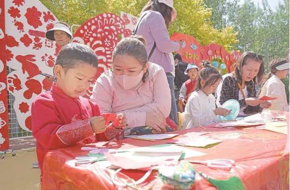 青海西寧:400余組家庭沉浸式感受非遺魅力