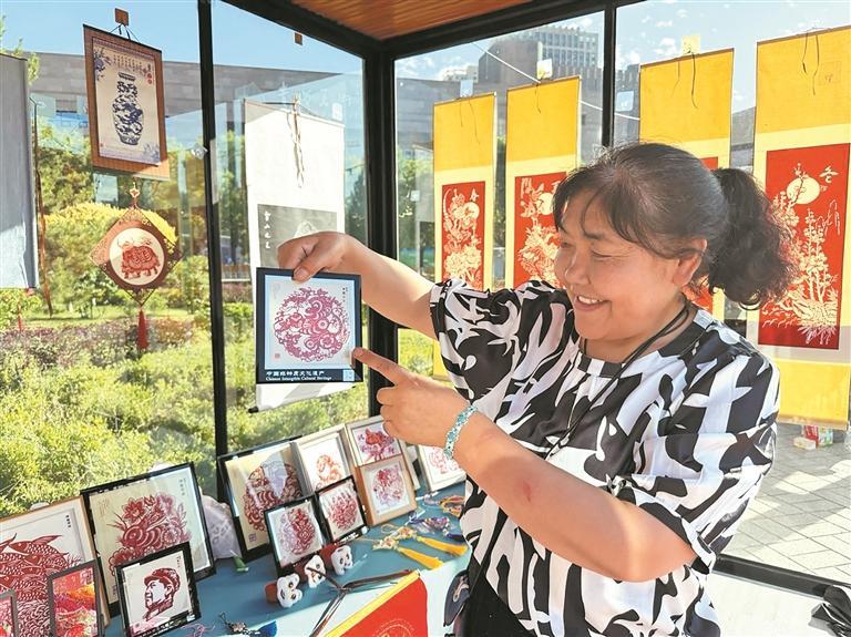 һ��(ch��ng)ˇ�g(sh��)�c��ζ���ڵ�ʢ�� ����������2261�������Ļ��󼯡��ຣ��������(ch��ng)Ҋ(ji��n)