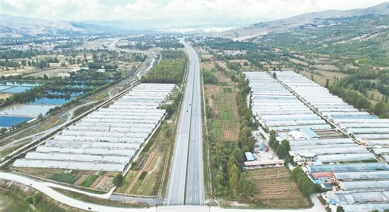 ���h���ڻ���һ���߸��h�P�����tɫ���桱�ӡ��Gɫ�a�I�����|�R���������|�л����h����� �h�����I�Oʩ�r�I���p朡��ںϰlչ���`