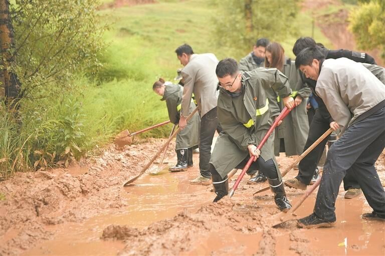【黨旗在基層一線高高飄揚】風雨濁浪,黨員先上!——青海海東市化隆縣謝家灘鄉防汛一線見聞