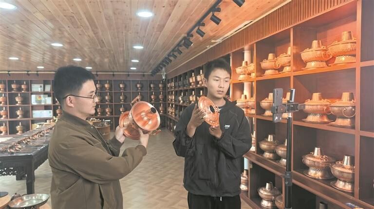 【青春無畏 創業有路】直播間里,湟中青年說非遺