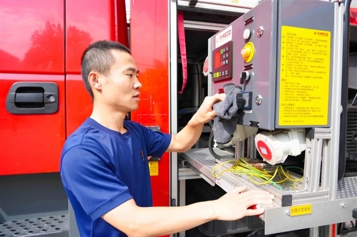 �����c���ڍ����������{�����o���������ѹ�ƽ��