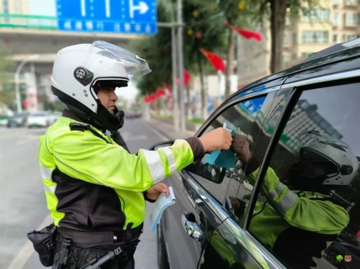 青海西寧:8459張溫馨告知單繪就城市溫情