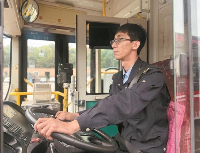 【最美高原奮斗者·最美交通人】青春方向盤 溫暖一座城——記西寧公交集團運營調度五隊駕駛員趙志林