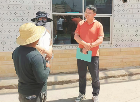 【黨旗在基層一線高高飄揚(yáng)】鬢間銀絲“換”鄉(xiāng)村“坦途” ——記西寧市大通縣石山鄉(xiāng)石板灘村第一書記趙樹爽