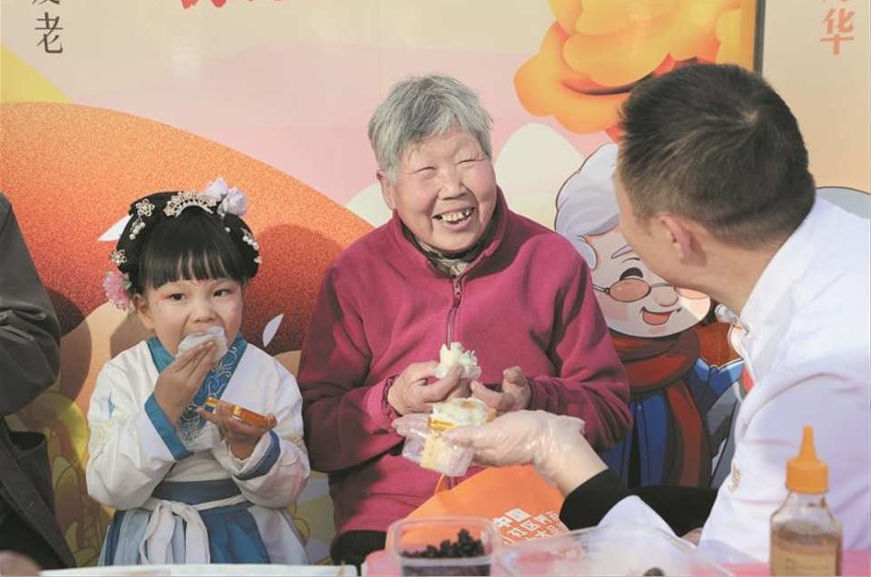 重陽暖桑榆 情滿路家莊——西寧市“情暖金秋 愛在重陽”主題活動見聞