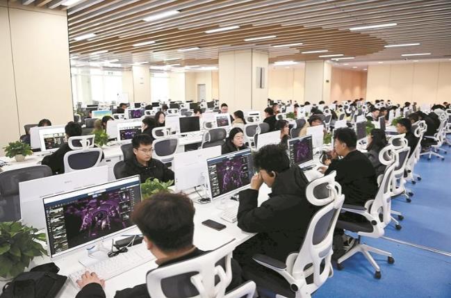 【新時(shí)代 新征程 新偉業(yè)·高質(zhì)量發(fā)展調(diào)研行】“穩(wěn)進(jìn)答卷”背后的韌性與溫度——解讀青海省前三季度經(jīng)濟(jì)“成績(jī)單”