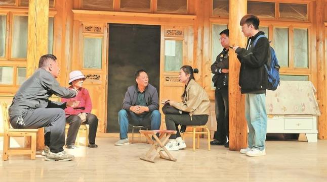 在高原一線錘煉作風(fēng) 用融媒筆觸書寫時(shí)代——寫在第26個中國記者節(jié)