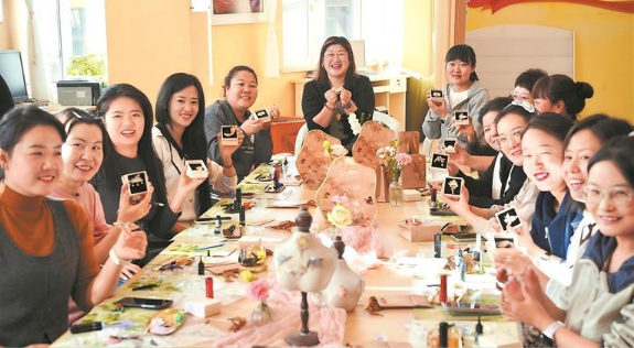 【鑄牢共同體 中華一家親】石榴籽緊抱聚合力 共建高原幸福家——青海創(chuàng)建民族團(tuán)結(jié)進(jìn)步示范省的生動(dòng)實(shí)踐(六)