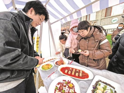 �ຣ��ͨ�h��ʮ��ñ�ѩ���μ�ϵ�л��(d��ng)��Ļ